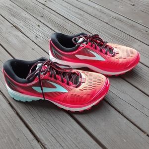 Brooks Ghost 10 Running Shoe Size 7 Women's